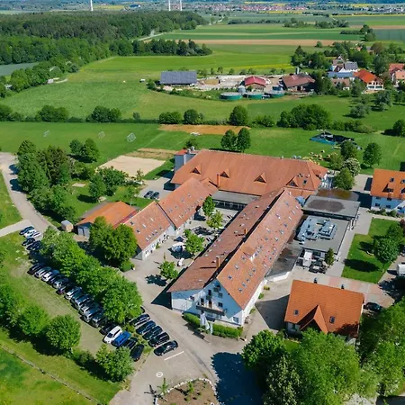 Hotel & Tagungszentrum - Hessenhoefe 3*